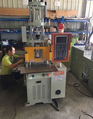 垂直 15トンの垂直液圧プラスチック注射鋳造機 usb