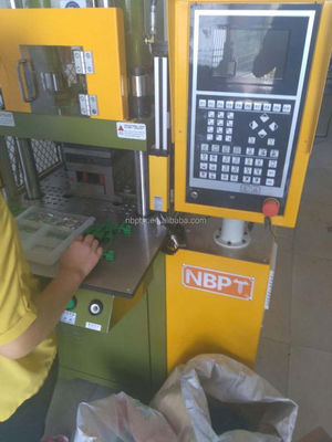 垂直85トンの垂直プラスチック注射鋳造機 PT-150
